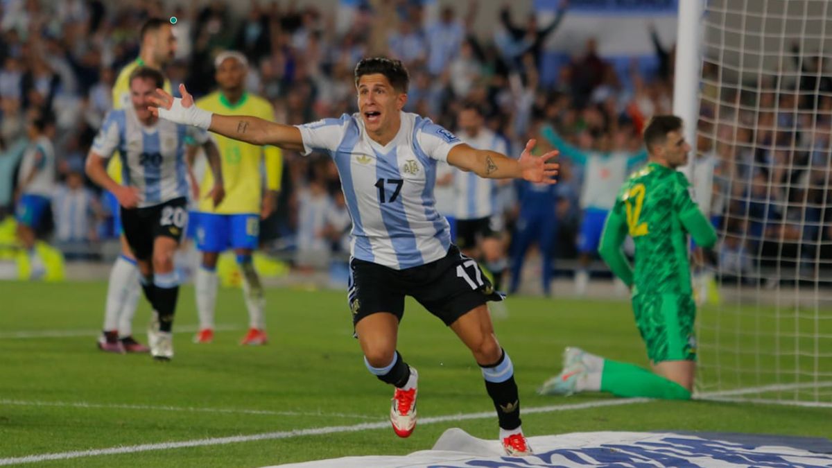 Giuliano Simeone hizo el cuarto gol de la Selecci&oacute;n argentina ante Brasil.
