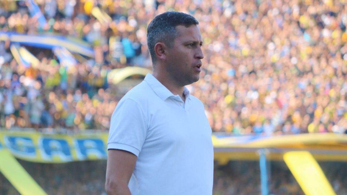 Diego Flores se fue feliz por la victoria del Tomba en Rosario.