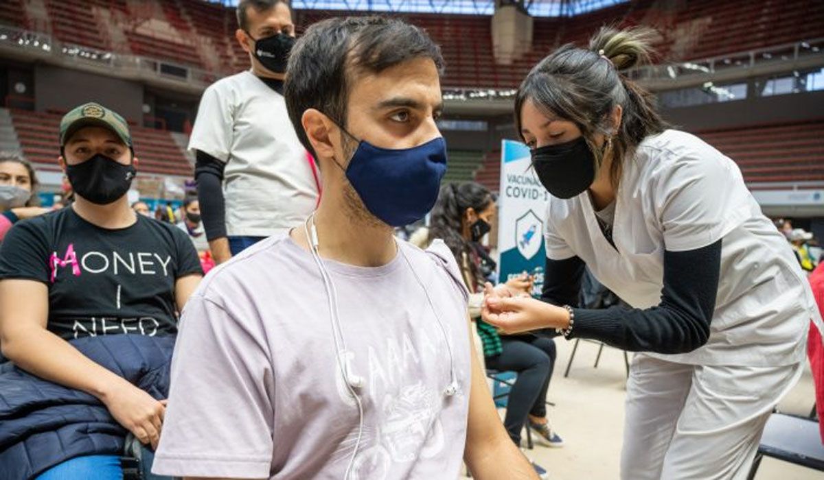 Los mendocinos que recibieron la primera dosis -sobre todo de Astrazeneca- entre 8 y 12 semanas atrás, ya están siendo convocados para la segunda dosis