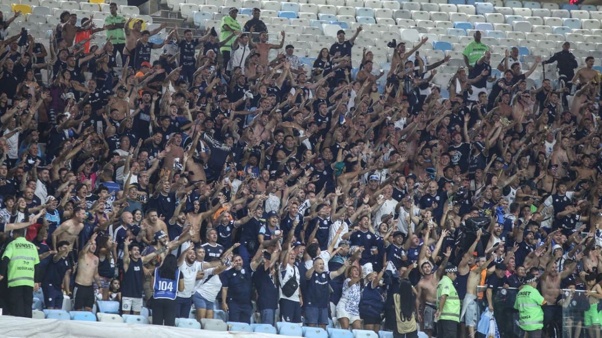Los hinchas de Independiente Rivadavia celebraron la hist&oacute;rica victoria en el Maracan&aacute;.
