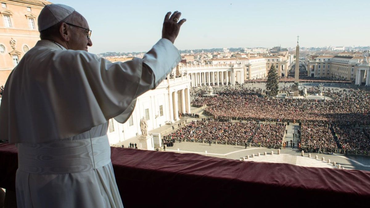 El papa Francisco lamentó la muerte de los 70 migrantes en el naufragio en las costas de Italia y pidió detener a los traficantes de personas