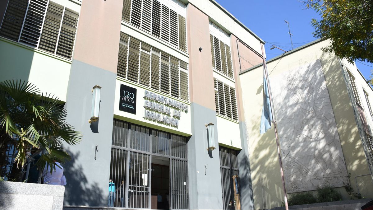 Después de casi 1 año de investigación administrativa, Irrigación decidió echar a una inspectora de cauce. Después de casi 1 año de investigación administrativa, Irrigación decidió echar a una inspectora de cauce. 