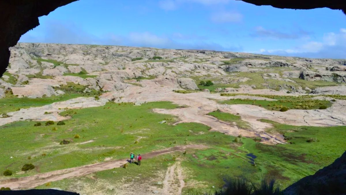 El pueblo que está en medio de una pampa cordobesa. El pueblo que está en medio de una pampa cordobesa.