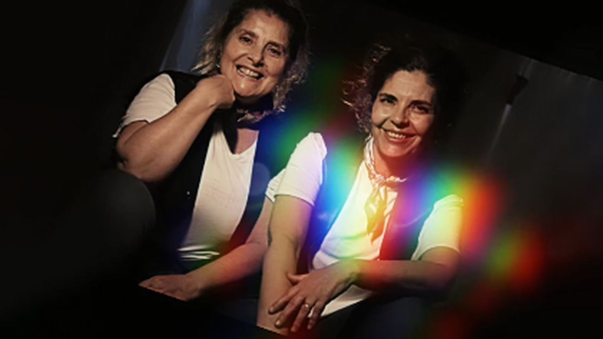 Colgadísimas. Silvia Saboini y Melly Onofri.