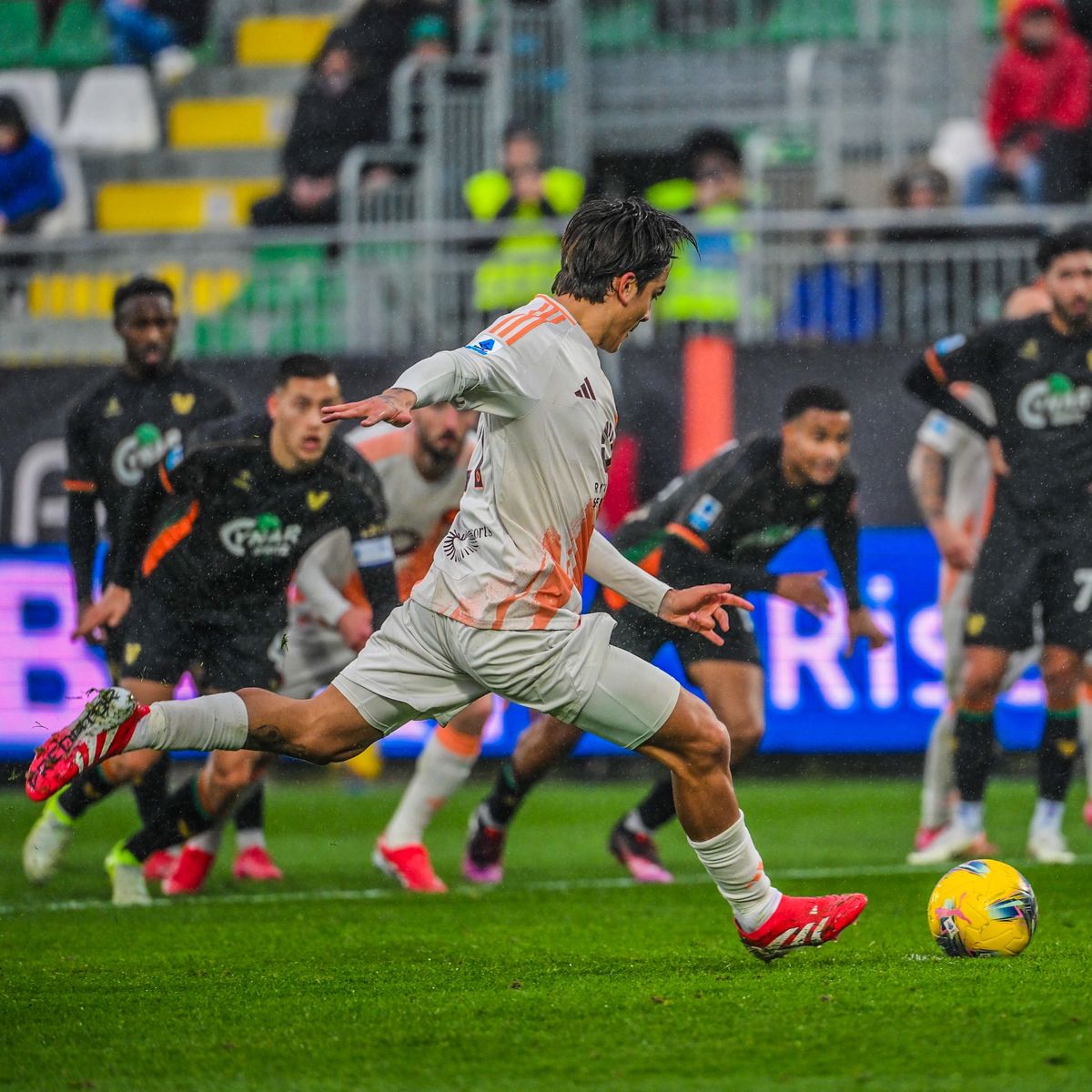 Paulo Dybala no ha fallado penales jugando en la Roma. Paulo Dybala no ha fallado penales jugando en la Roma.