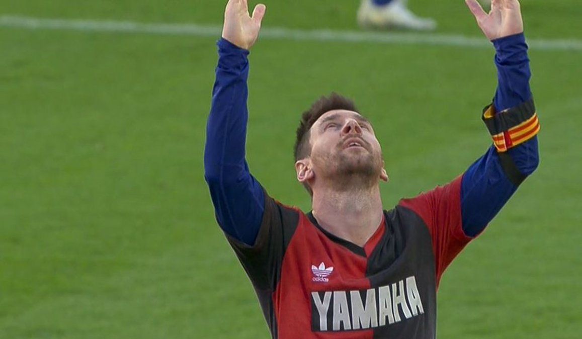 Messi, golazo para Maradona: se sacó la camiseta y tenía la de Newell's abajo