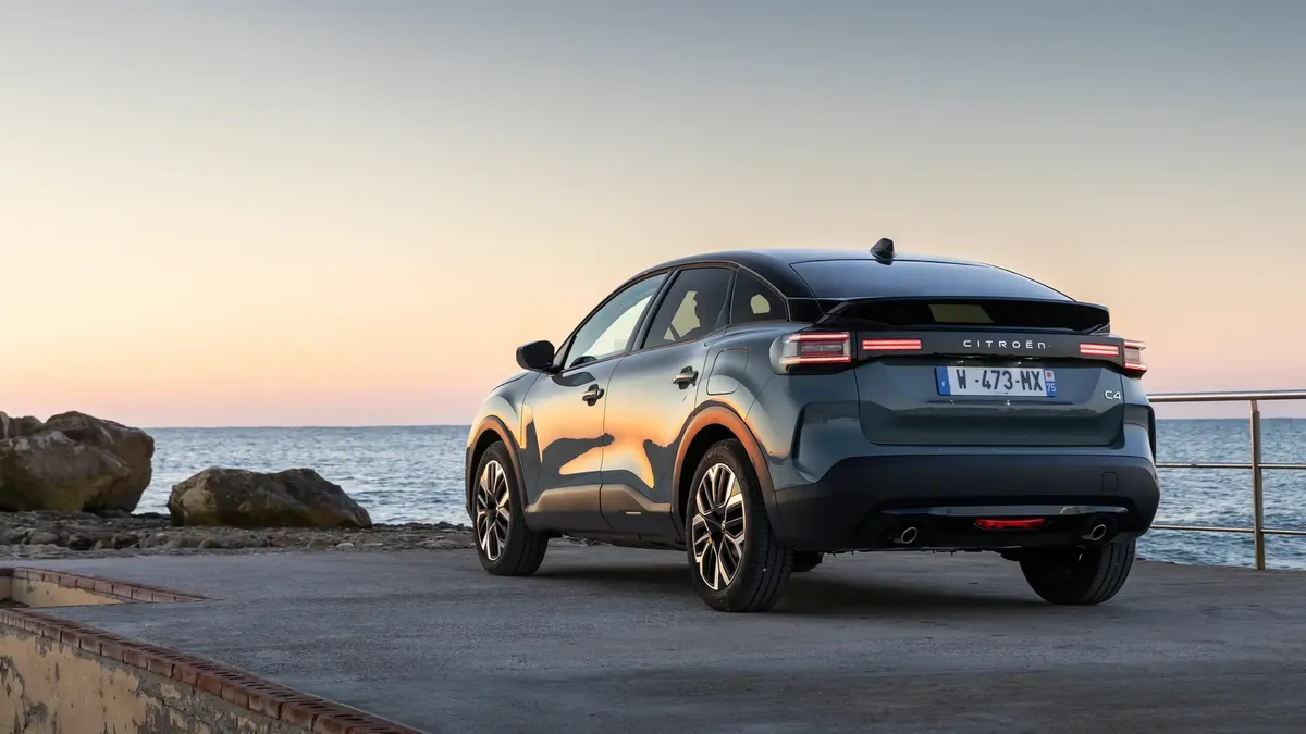 El Citroën C4 Hybrid puede tener un problema de fábrica, como otros vehículos de Stellantis. El Citroën C4 Hybrid puede tener un problema de fábrica, como otros vehículos de Stellantis.