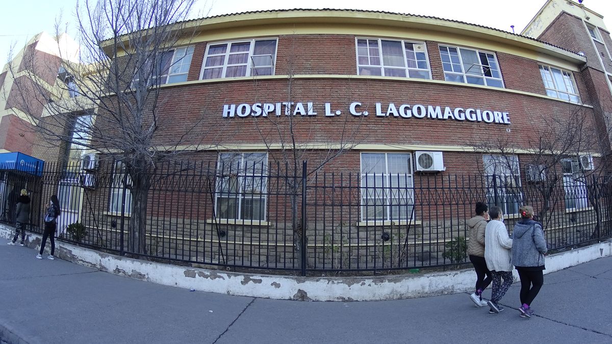 La mujer fue dada de alta este viernes, tras dar a luz a una beba. Se investiga su posible autor&iacute;a en el homicidio de una criatura de unos meses de vida.