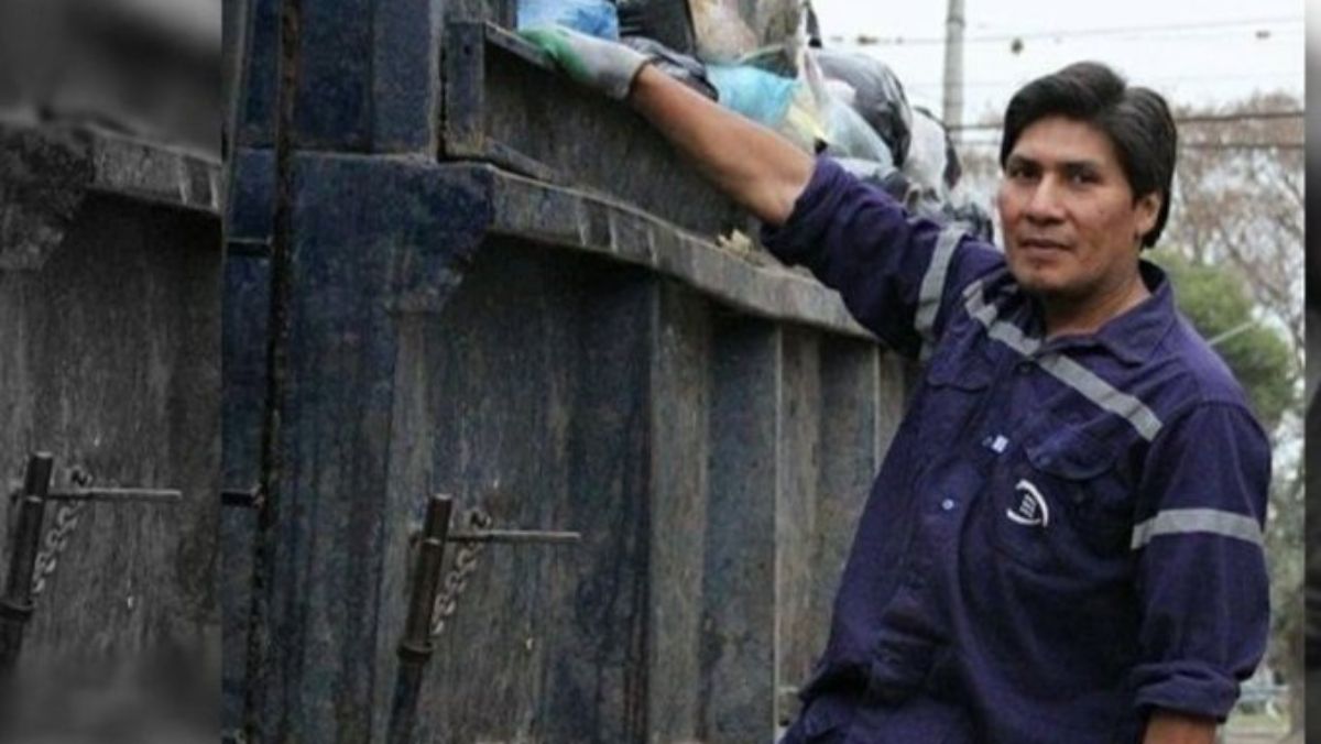 Alejandro Vilca es un trabajador jujeño que se desempeña como recolector de residuos. Comenzó a militar como sindicalista, y ahora como precandidato a disputado nacional por Jujuy en las PASO se posicionó como tercera fuerza y cerca de lograr una banca en las elecciones 2021 de noviembre.