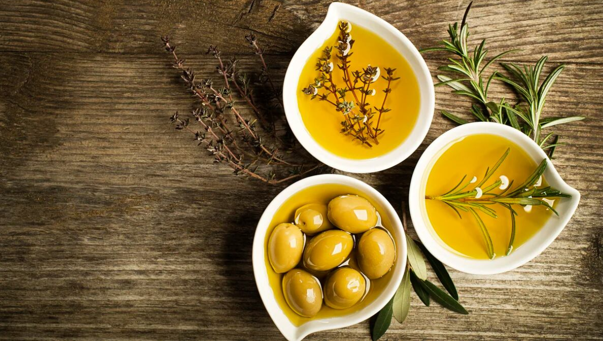 El aceite de oliva puede ayudar a mejorar la regularidad intestinal. El aceite de oliva puede ayudar a mejorar la regularidad intestinal.