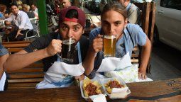 Picadas y cervezas en la maratón por la Ciudad
