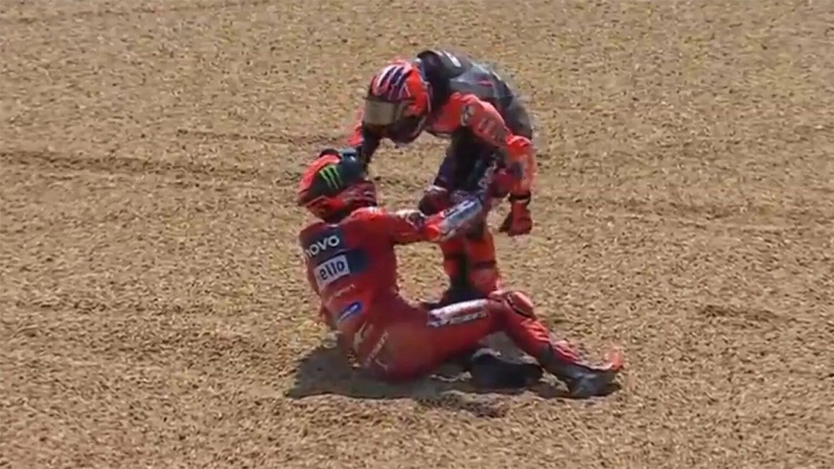 Francesco Bagnaia y Maverick Viñales se tomaron a golpes de puño en la carrera de MotoGP: