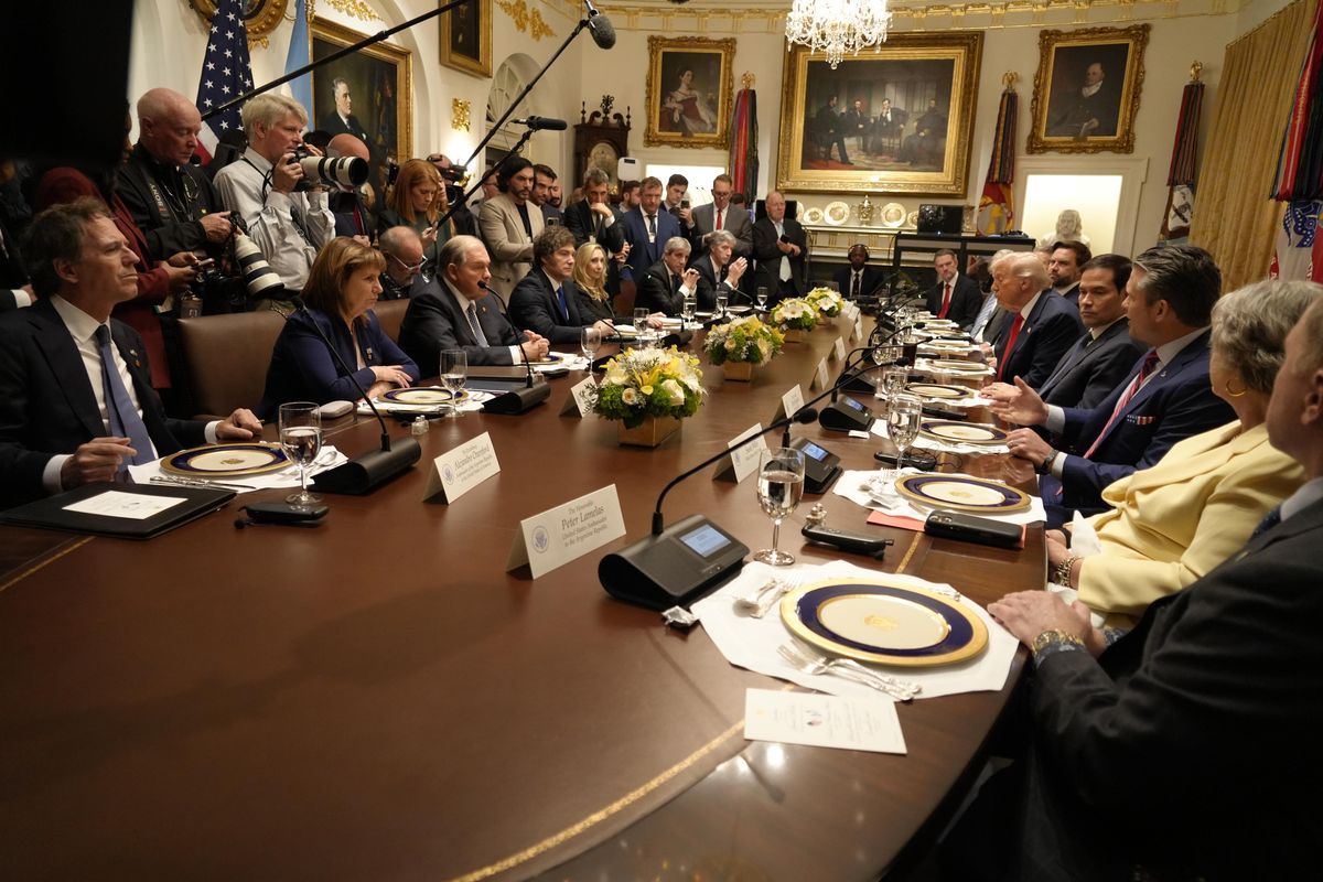 El encuentro entre el equipo gubernamental de Javier Milei y el de Donald Trump fue televisado. El encuentro entre el equipo gubernamental de Javier Milei y el de Donald Trump fue televisado.