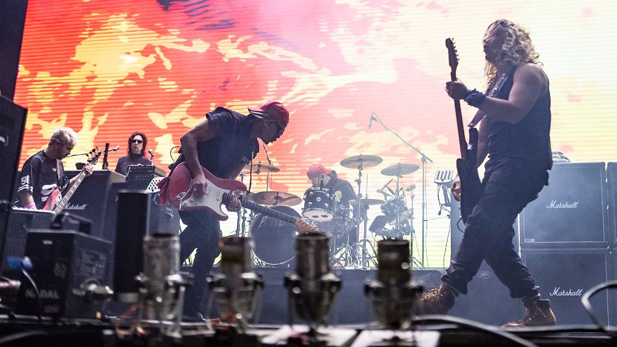 Airbag. La banda de Don Torcuato derrocha energía sobre el escenario. Airbag. La banda de Don Torcuato derrocha energía sobre el escenario.