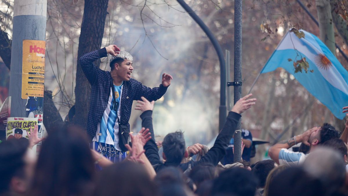 La alegría sin fin en Mendoza tras la victoria de Argentina sobre Inglaterra en el Mundial 2026.