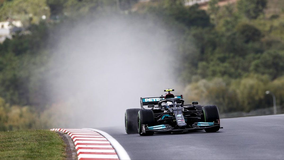 Bottas celebró la victoria bajo la lluvia en Turquía