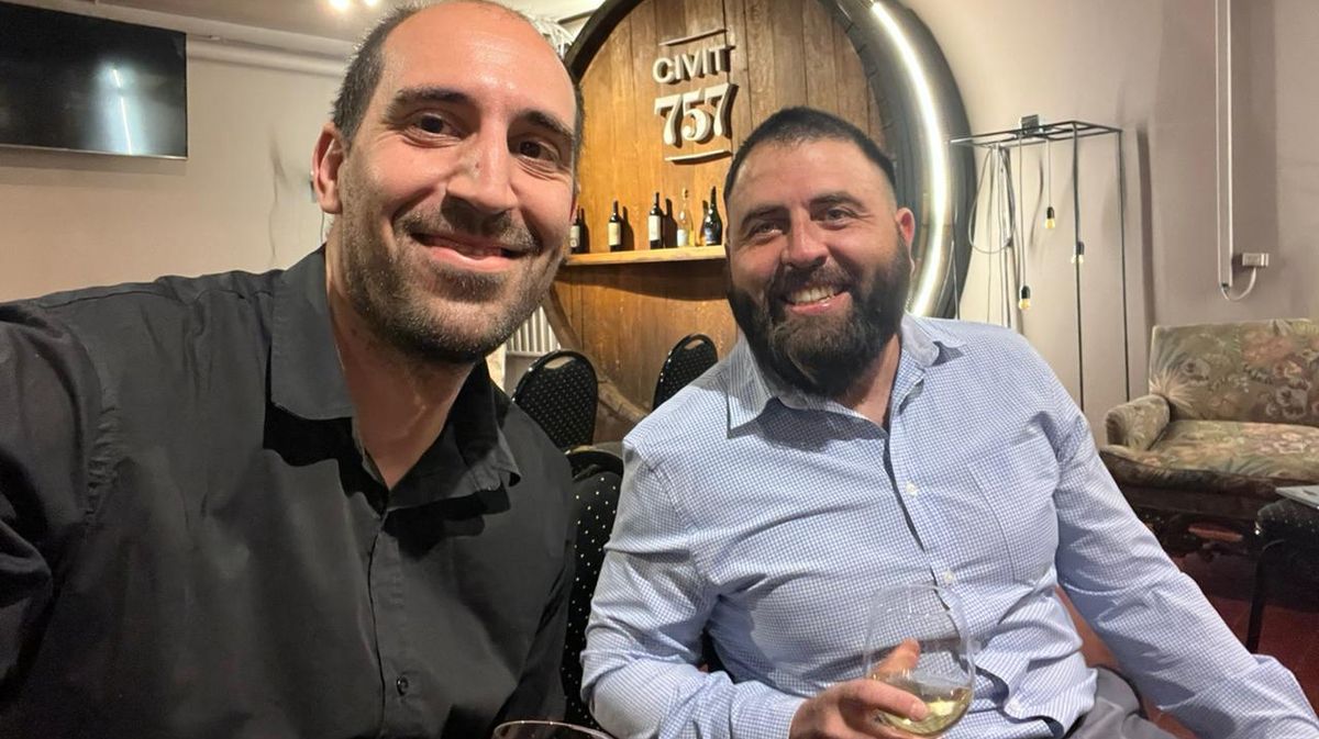 Yuma Félix (derecha), con un amigo. Yuma Félix (derecha), con un amigo.