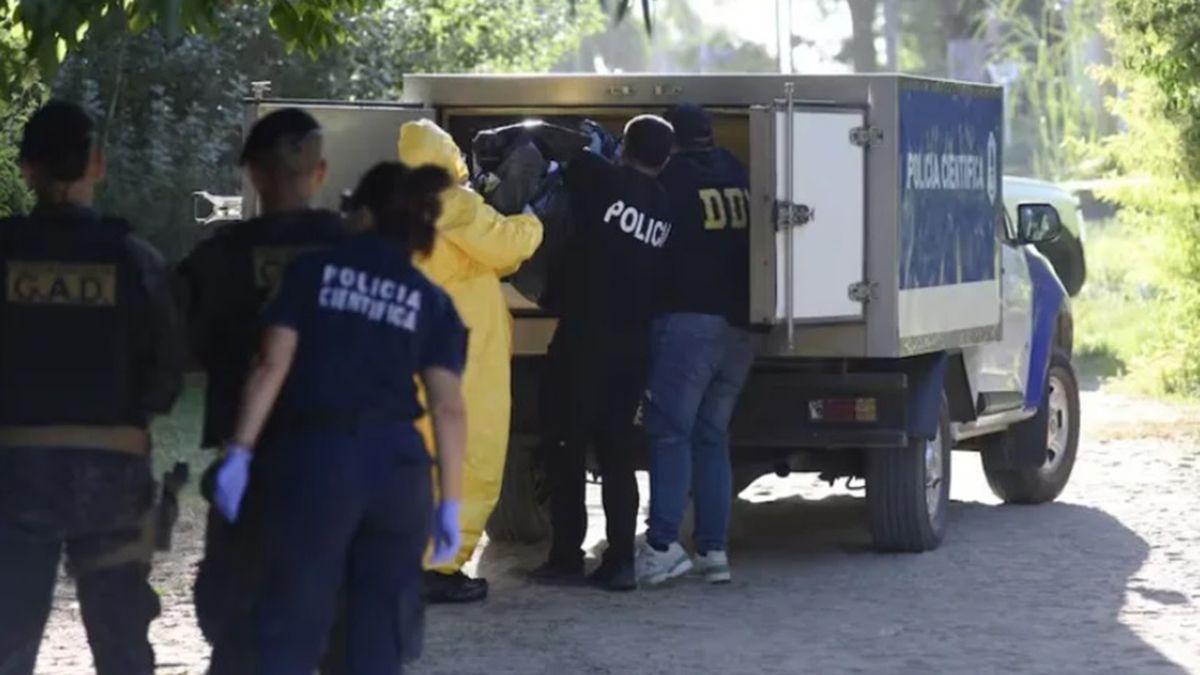 Un jubilado de 71 años mató a su hijo de un balazo en el cuello con un pistolón. El hombre dijo que lo había amenazado con un cuchillo. Un jubilado de 71 años mató a su hijo de un balazo en el cuello con un pistolón. El hombre dijo que lo había amenazado con un cuchillo.