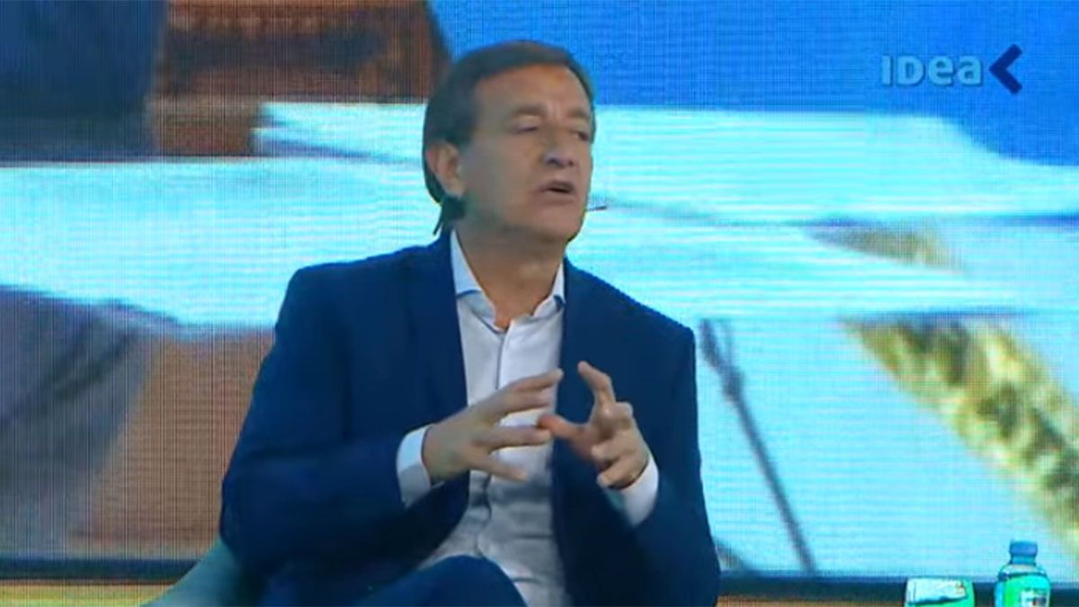Rodolfo Suarez le enrostró al Gobierno nacional todos sus errores en el Coloquio IDEA