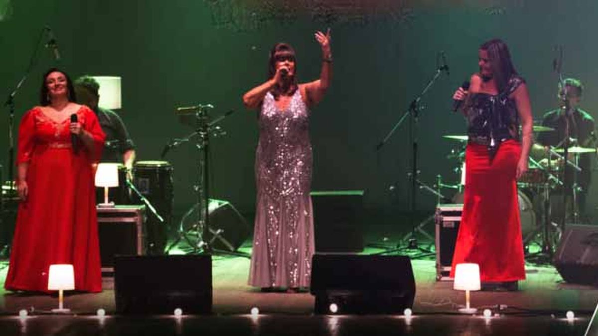 Mendoza Romántica en el Teatro Independencia.