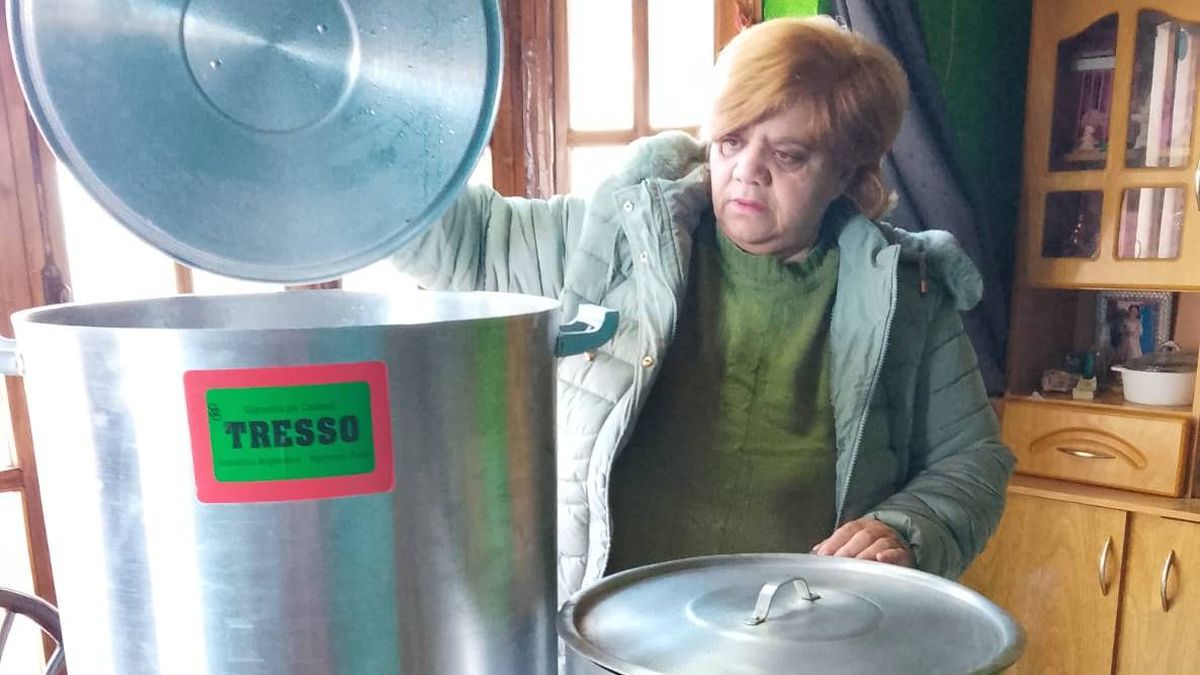 Rosa Blanco vive en La Paz y cocina para los vecinos que pasan hambre en medio de esta ola polar. Rosa Blanco vive en La Paz y cocina para los vecinos que pasan hambre en medio de esta ola polar.