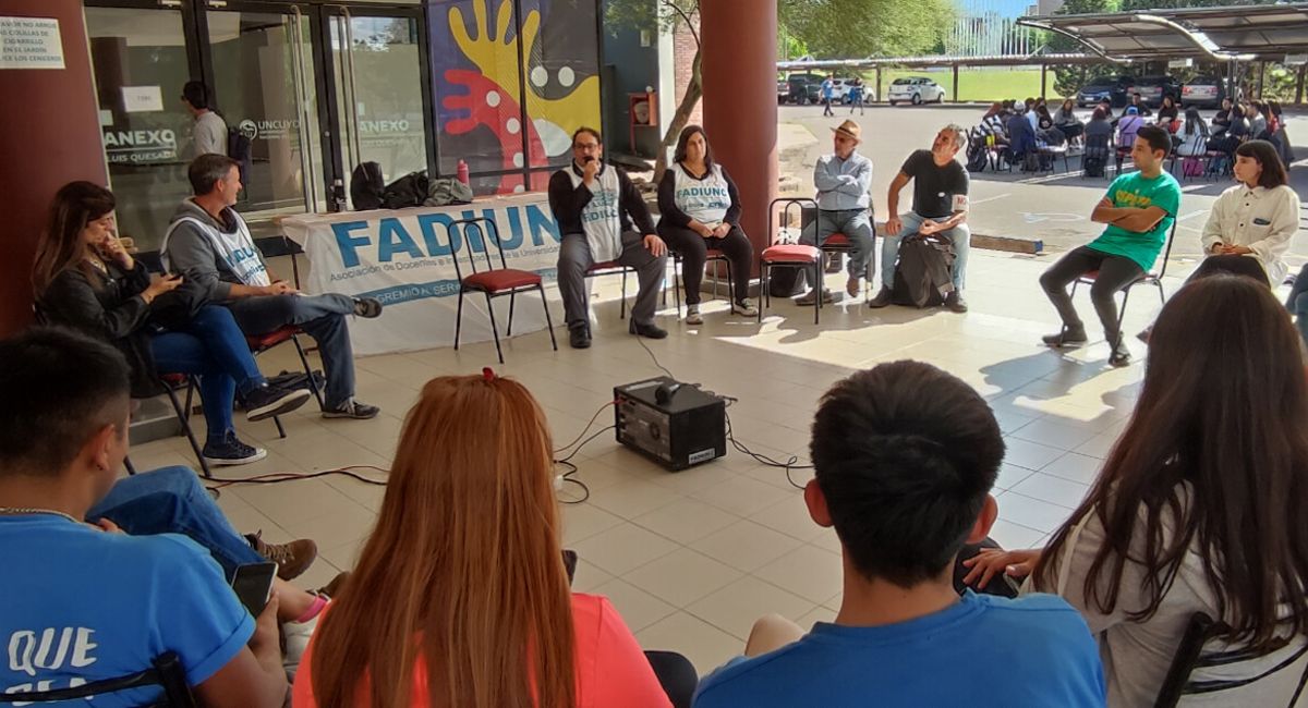 Conversatorio y clases públicas en la UNCuyo.