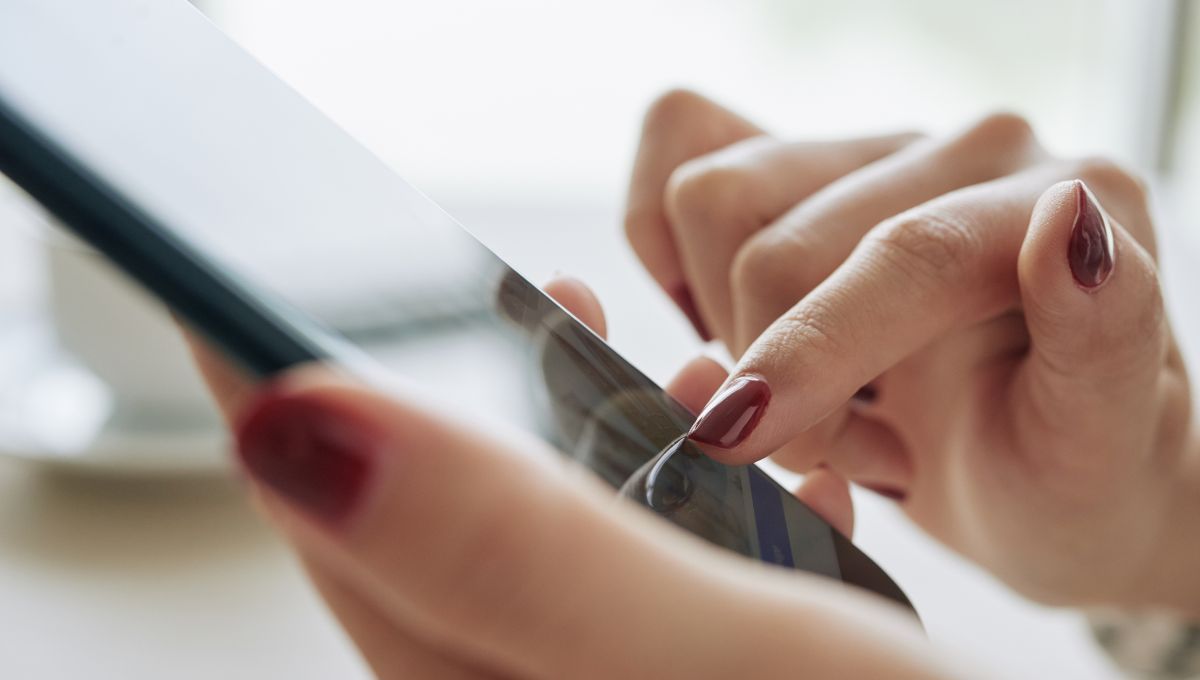 Para poder replicar la voz de su abuela, Andrés tuvo que buscar audios de WhatsApp viejos. Para poder replicar la voz de su abuela, Andrés tuvo que buscar audios de WhatsApp viejos. 