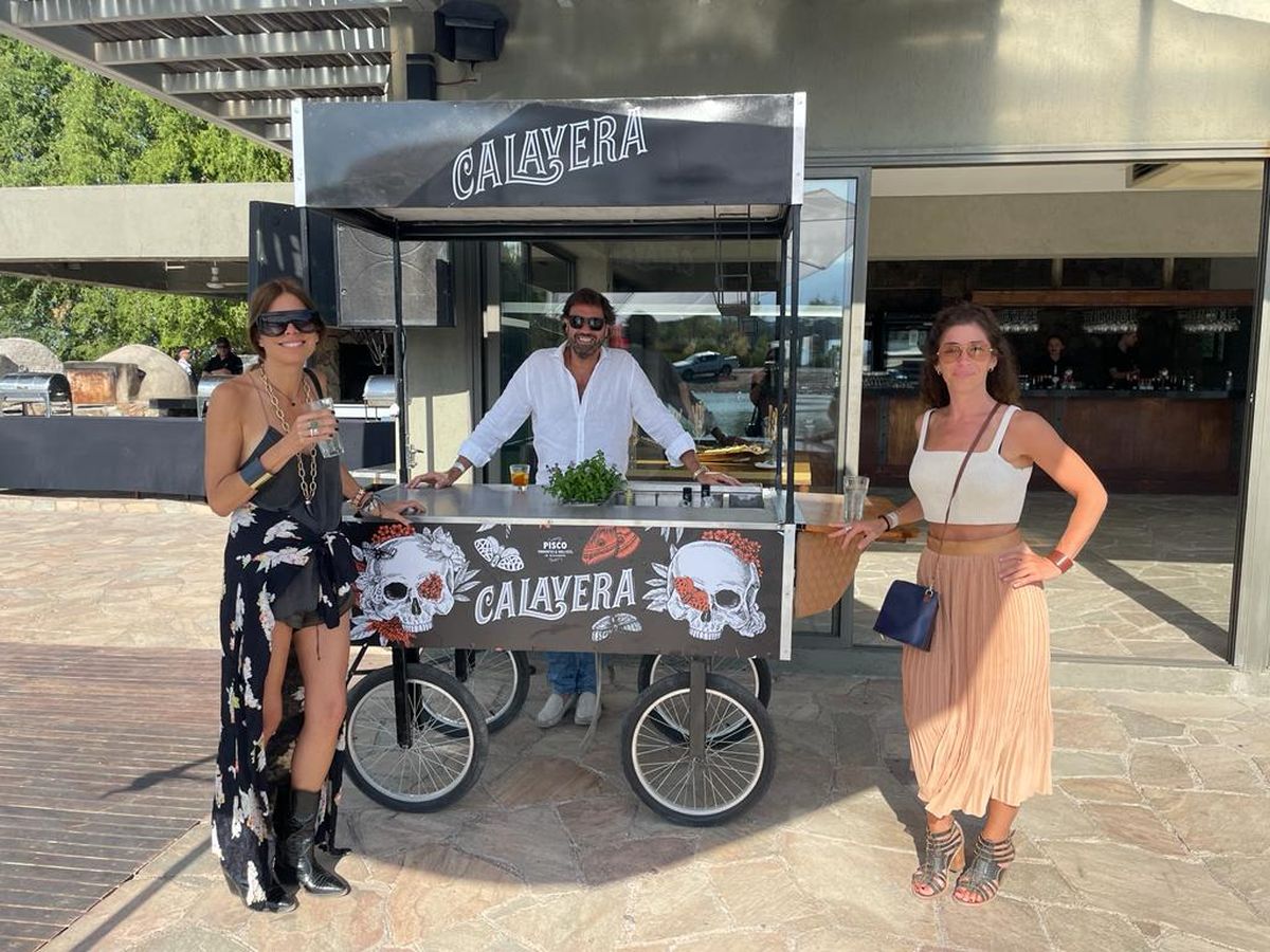 Natalia Pizarro, Gonzalo Sarriguren y Laura Farés, de Pisco Calavera.
