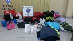 Lo encontraron con 25 mil pesos y 50 prendas de ropa deportiva sustraídas