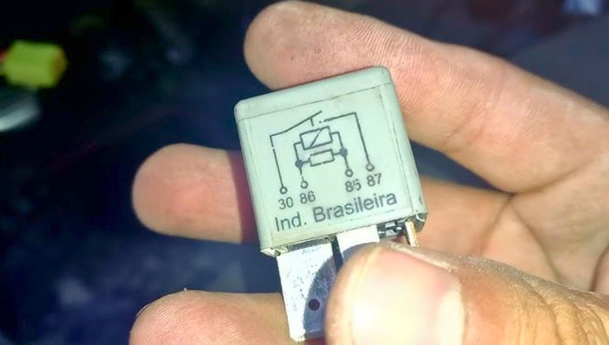 Si vas a dejar tu coche durante un tiempo, abre la caja de fusibles y saca el relé electrónico de inyección de combustible Si vas a dejar tu coche durante un tiempo, abre la caja de fusibles y saca el relé electrónico de inyección de combustible