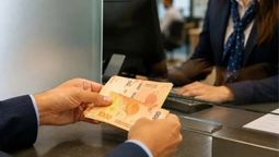 nuevo aumento para los bancarios: el sueldo inicial superara los $2,5 millones