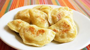 Receta de varenikes ucranianos: las pastas rellenas que parecen empanadas con masa al dente y en 45 minutos Receta de varenikes ucranianos: las pastas rellenas que parecen empanadas con masa al dente y en 45 minutos