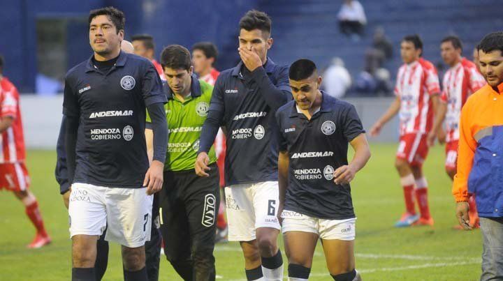 Calentura y polémica en el final: la Lepra empató y sigue en el fondo