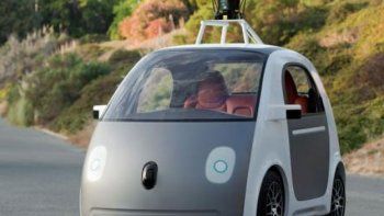 Google anunció que fabricará un auto que se conduce solo