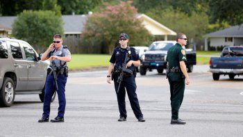 Estados Unidos: asesinaron a tres policías en un tiroteo