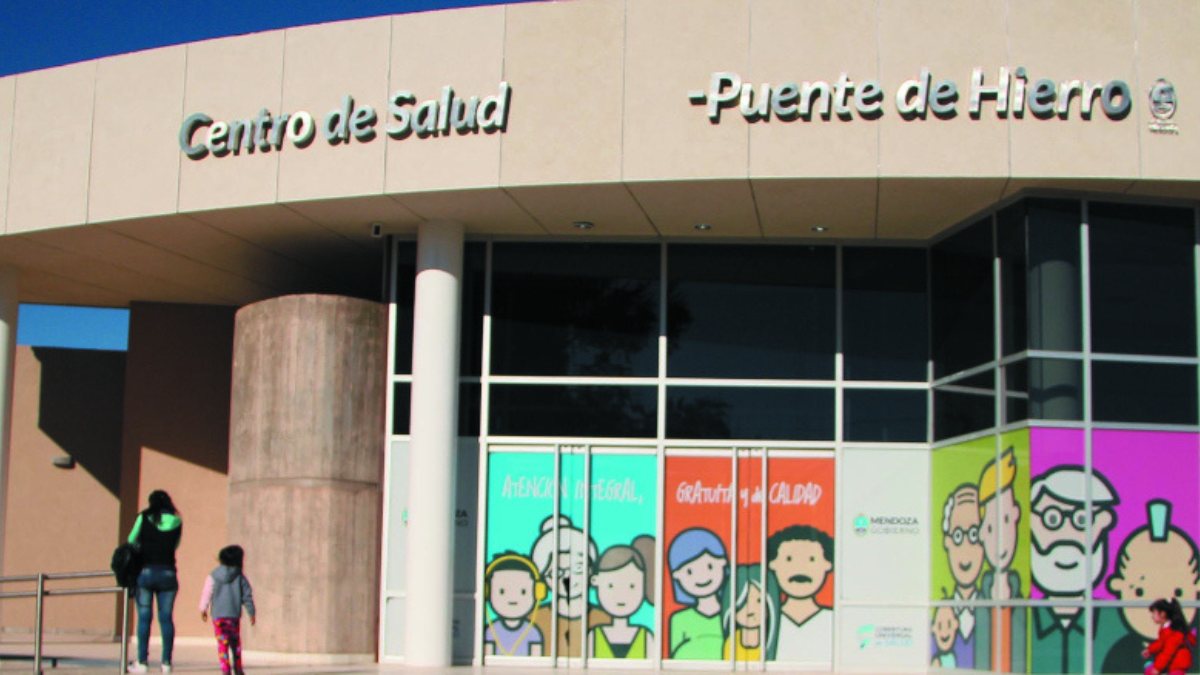 Hasta el microhospital Puente de Hierro de Guaymallén fue trasladada la mujer