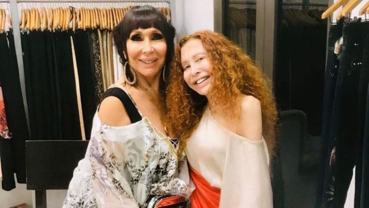 Maureene Dinar, la diseñadora de los famosos, junto a Moria Casán, quien vistió muchos de sus modelos Maureene Dinar, la diseñadora de los famosos, junto a Moria Casán, quien vistió muchos de sus modelos