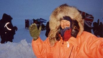 En 1977, salió caminando de Argentina hacia Estados Unidos: tardó 2.426 días y logró 8 récords Guinness En 1977, salió caminando de Argentina hacia Estados Unidos: tardó 2.426 días y logró 8 récords Guinness