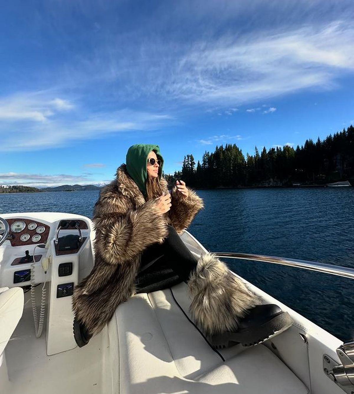 esde un yate, la China Suárez confirma que es la reina del mob wife y paraliza la Patagonia. esde un yate, la China Suárez confirma que es la reina del mob wife y paraliza la Patagonia.