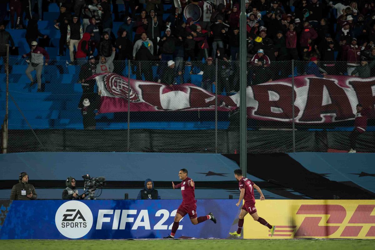 José Sand sigue haciendo goles y Lanús está firme en la Copa Sudamericana