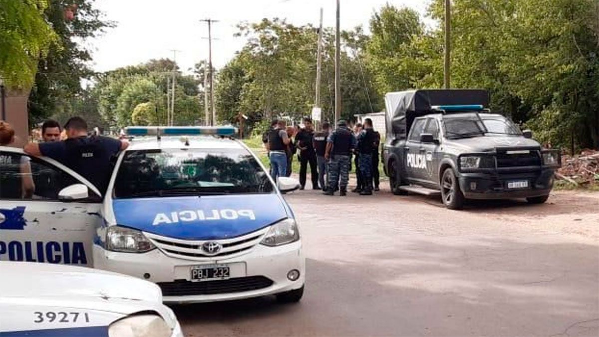 Lo acusaron de abuso, llegó la policía y cuando lo quisieron detener se cortó la yugular.