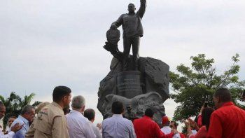 Rusia le regaló una estatua de Chávez a Venezuela