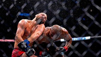 Usman metió un impactante nocaut sobre Masvidal