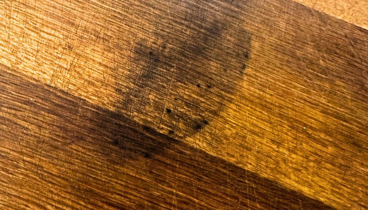 Prueba este truco sencillo para quitar las manchas del mueble de madera. Imagen: Freepik