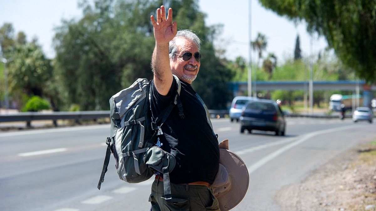 Se despidió. Carlos Córdoba quiso poner en acción la protesta, pidiendo aumento a jubilados y un mejor tratamiento a los ancianos. Por eso marcha desde Mendoza hacia Buenos Aires.