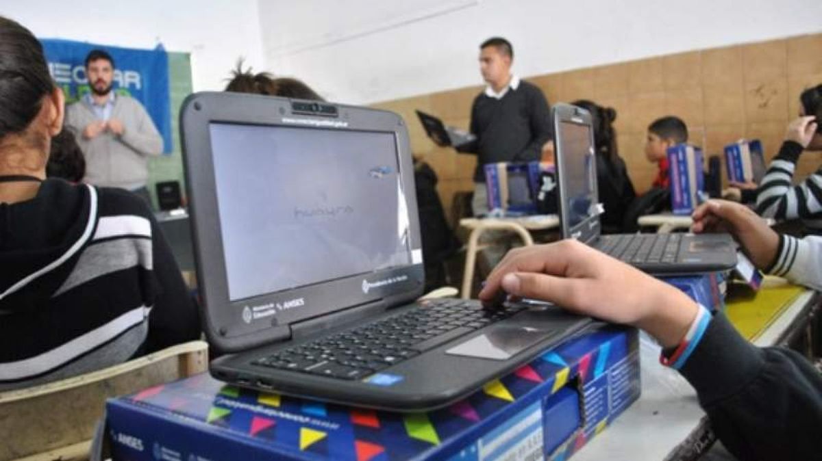 Educación. El plan Conectar Igualdad distribuirá más de 500 mil computadoras.