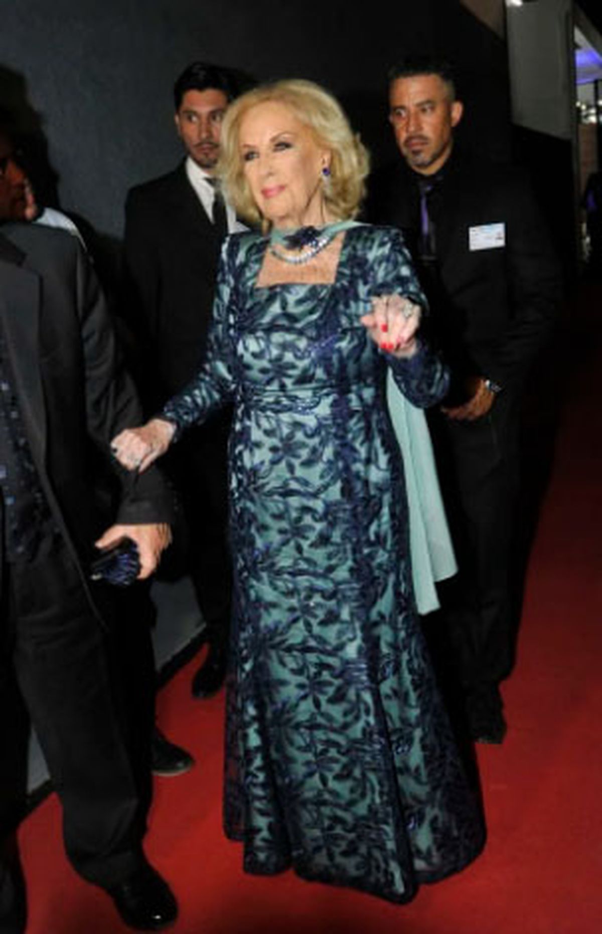 Mirtha Legrand, la madrina, aportando su cuota de glamur al casamiento de Lizy Tagliani.