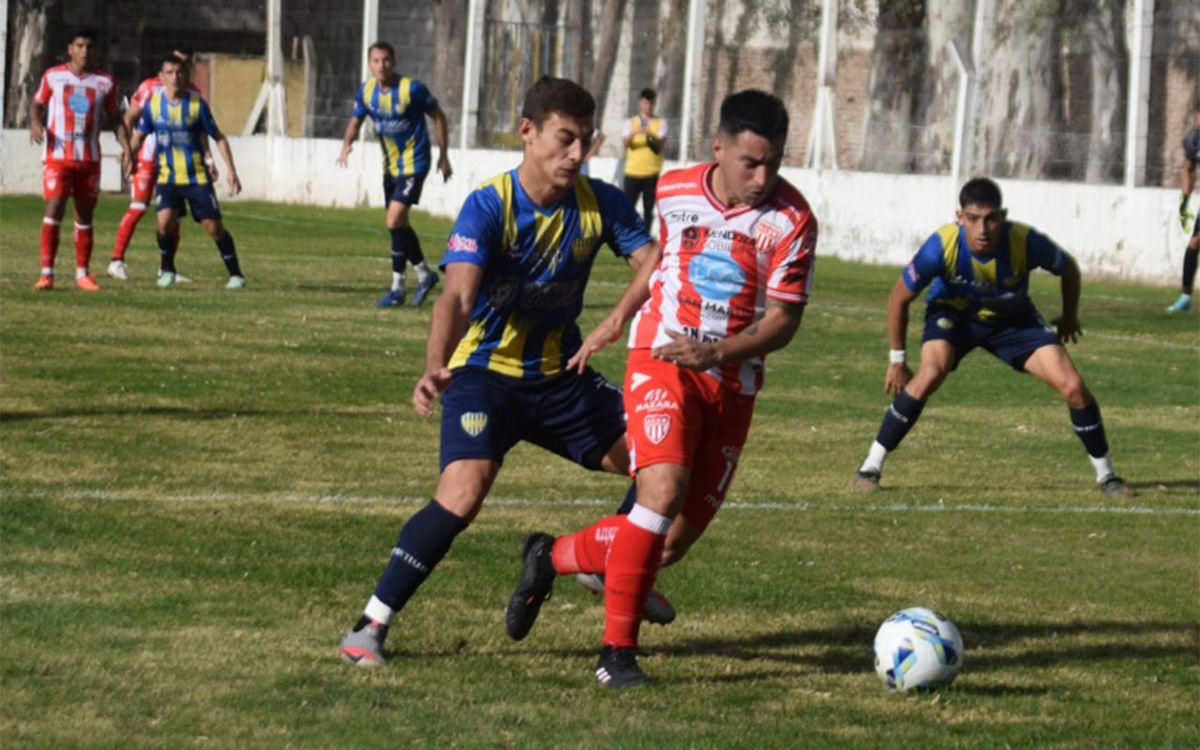 Con diez hombres, el Albirrojo empató en San Luis Con diez hombres, el Albirrojo empató en San Luis