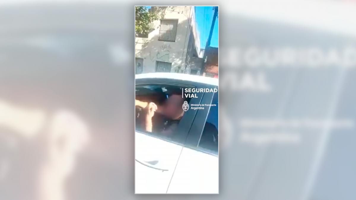 ¿Sabe quién soy yo? Le quitaron la licencia a un comisario porque quiso chapear con su cargo.