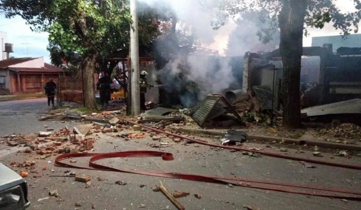 El hombre mantuvo una discusión con un empleado municipal por la poda de un árbol, lo mató, hirió a un vecino y luego incendió su casa, en Rafael Calzada